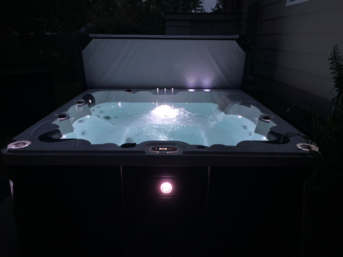 Liberty Spas Luxury 240V 6 Person Spa LYS 6000